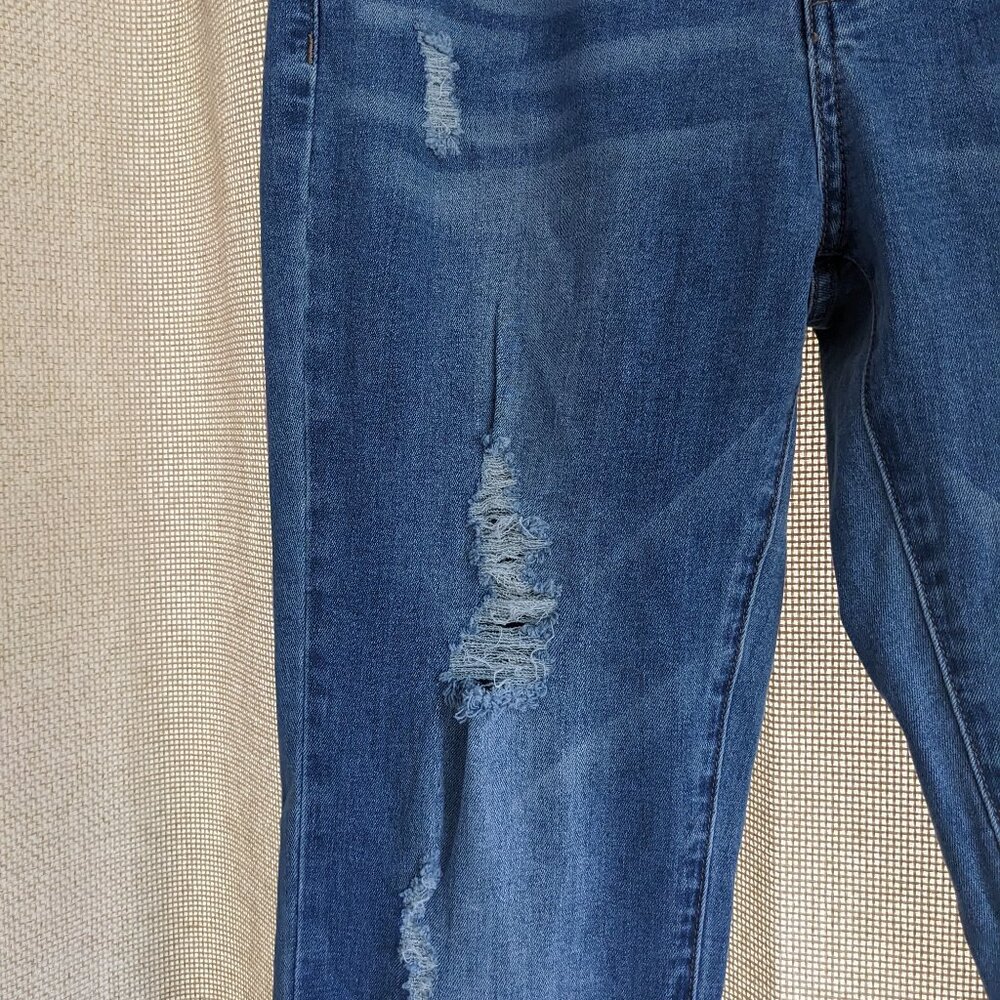 Alloy Apparel NWT Light Denim Wash, Button Up, Distressed Jeans, Size 10 x 37L - Picture 4 of 10